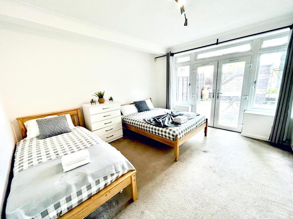 Hospedagem domiciliar Up To 3 People, In A Share House With Private Garden Access Londres